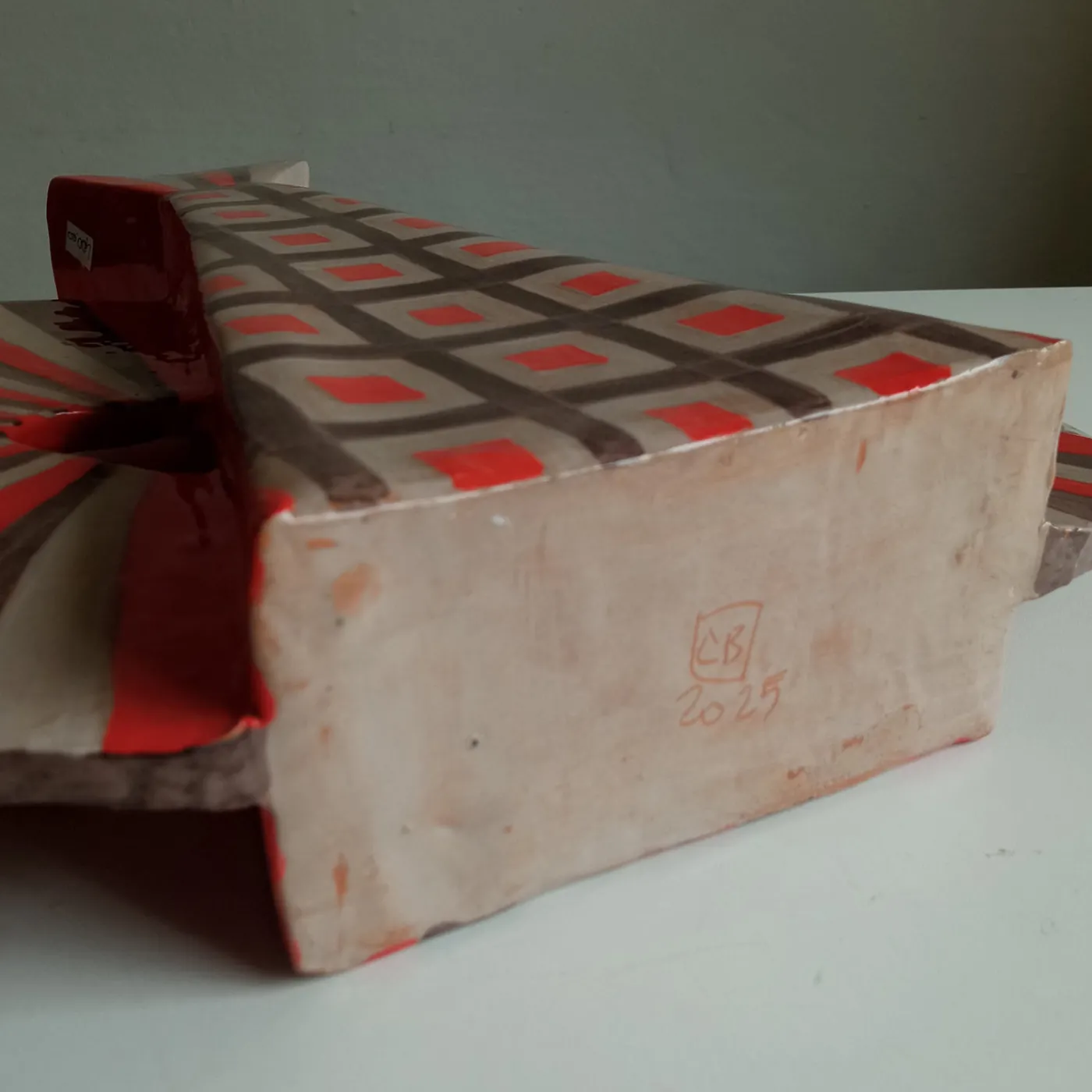 Chiara Berta Vaso decorativo Wild Double-Face rosso in terracotta> Vasi Decorativi