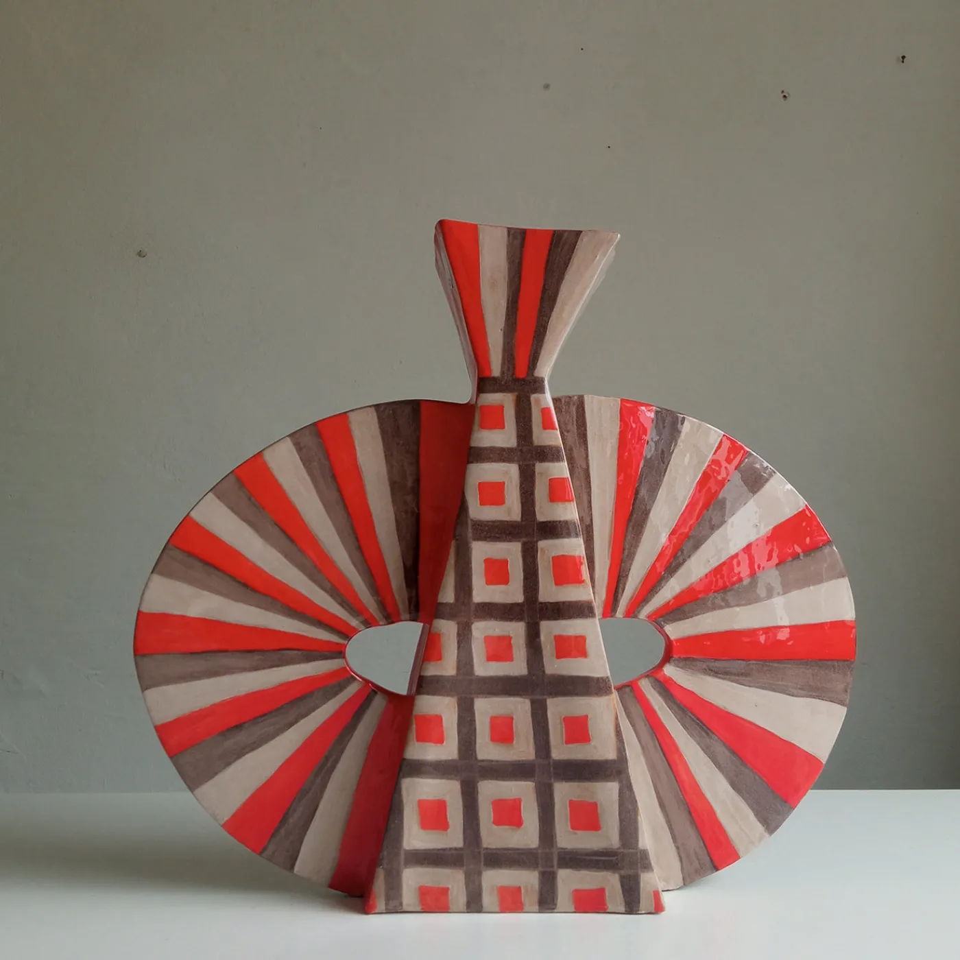 Chiara Berta Vaso decorativo Wild Double-Face rosso in terracotta> Vasi Decorativi