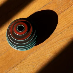 Ceramiche Lega di Martina Scarpa Vaso in Ceramica Rosso Scanalato Globo Rosso><noscript><img width=