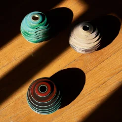 Ceramiche Lega di Martina Scarpa Vaso in Ceramica Rosso Scanalato Globo Rosso><noscript><img width=