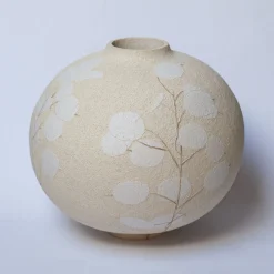 Elena Milani Vaso in gres bianca smaltata Flora Lunaria con motivo floreale><noscript><img width=