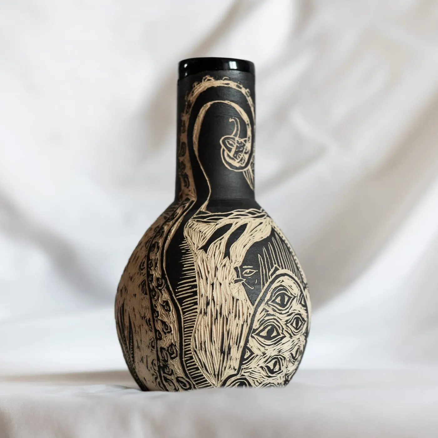 Clara Holt Vaso piccolo Grès beige e nero Granchio> Bottiglie Decorative