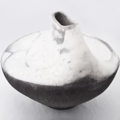 Design Center 1991 Vaso scultura Carlotta di Nino Basso><noscript><img width=