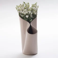 Bosa Vaso Umbravase in ceramica beige di Luca Nichetto> Vasi Da Fiori
