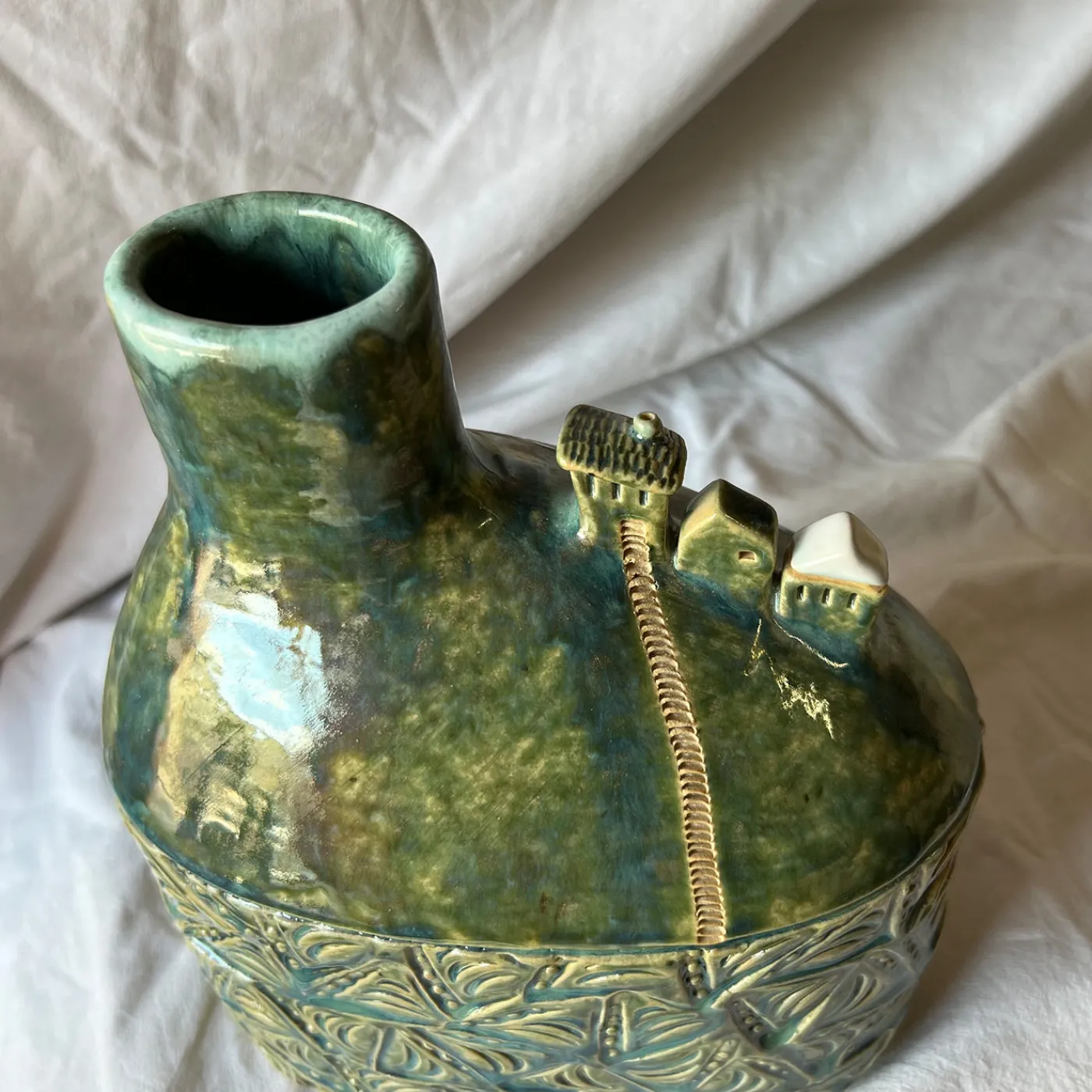 Metakeramos Vaso Versante Silenzioso in Ceramica Verde della Collezione Micromondo> Vasi Decorativi