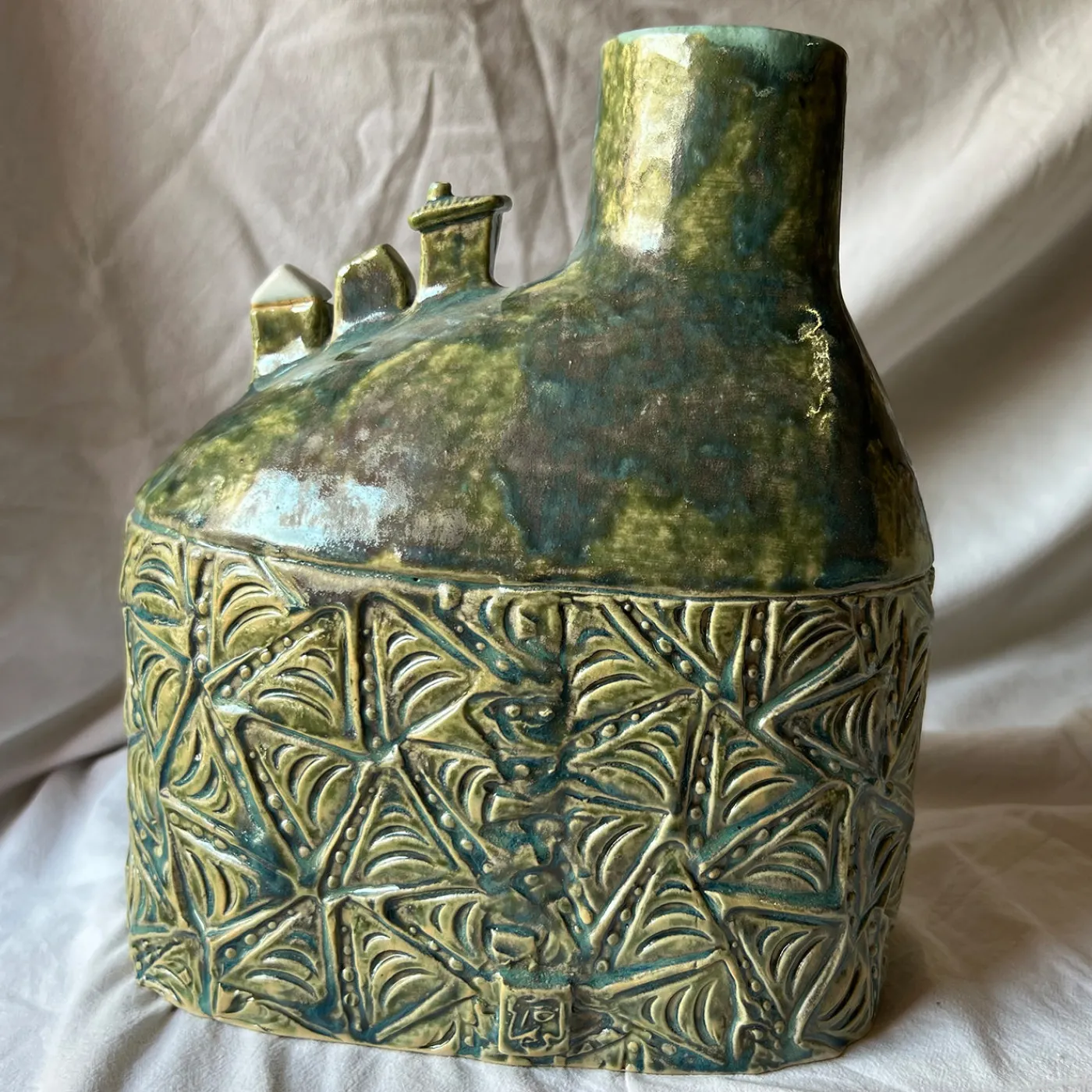 Metakeramos Vaso Versante Silenzioso in Ceramica Verde della Collezione Micromondo> Vasi Decorativi