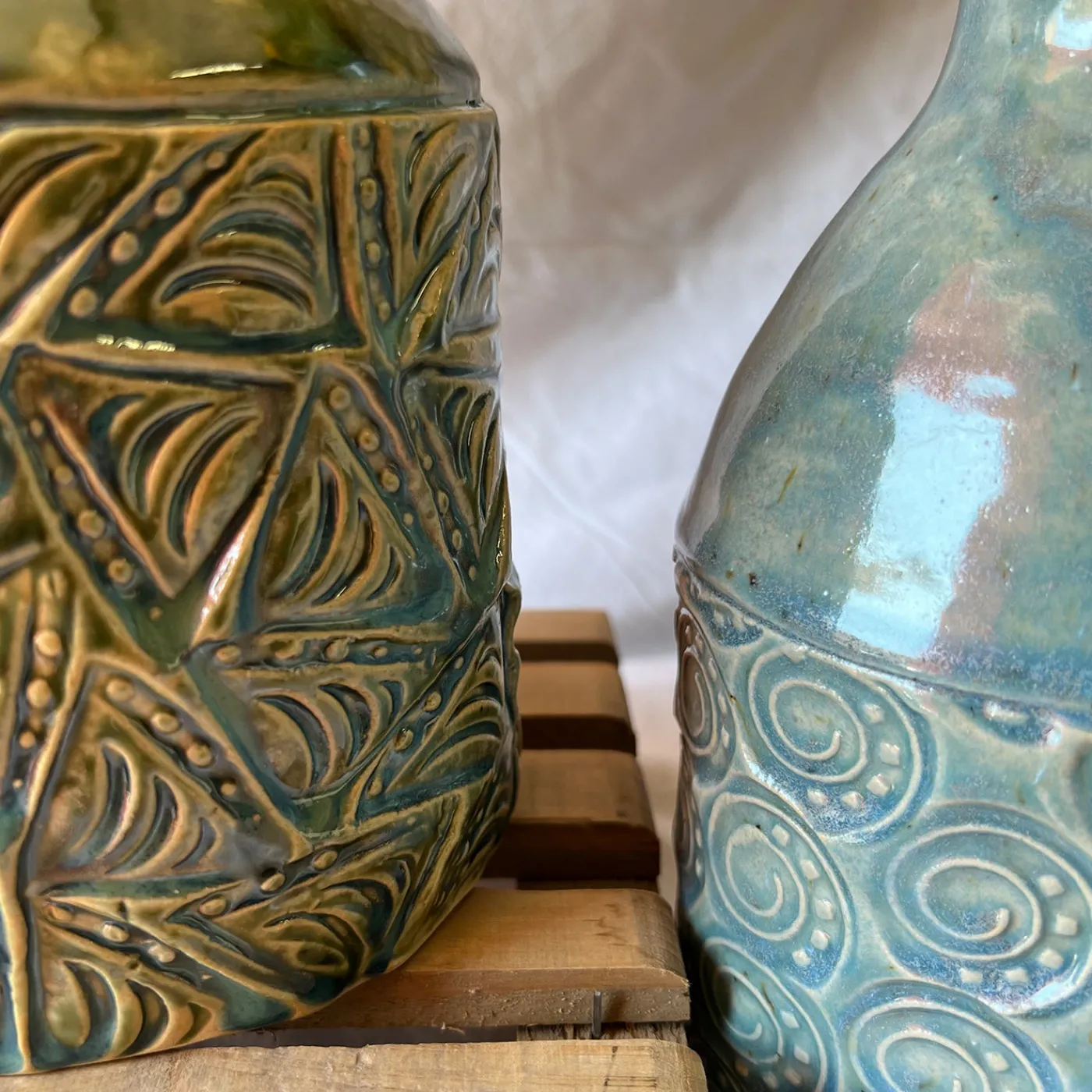 Metakeramos Vaso Versante Silenzioso in Ceramica Verde della Collezione Micromondo> Vasi Decorativi