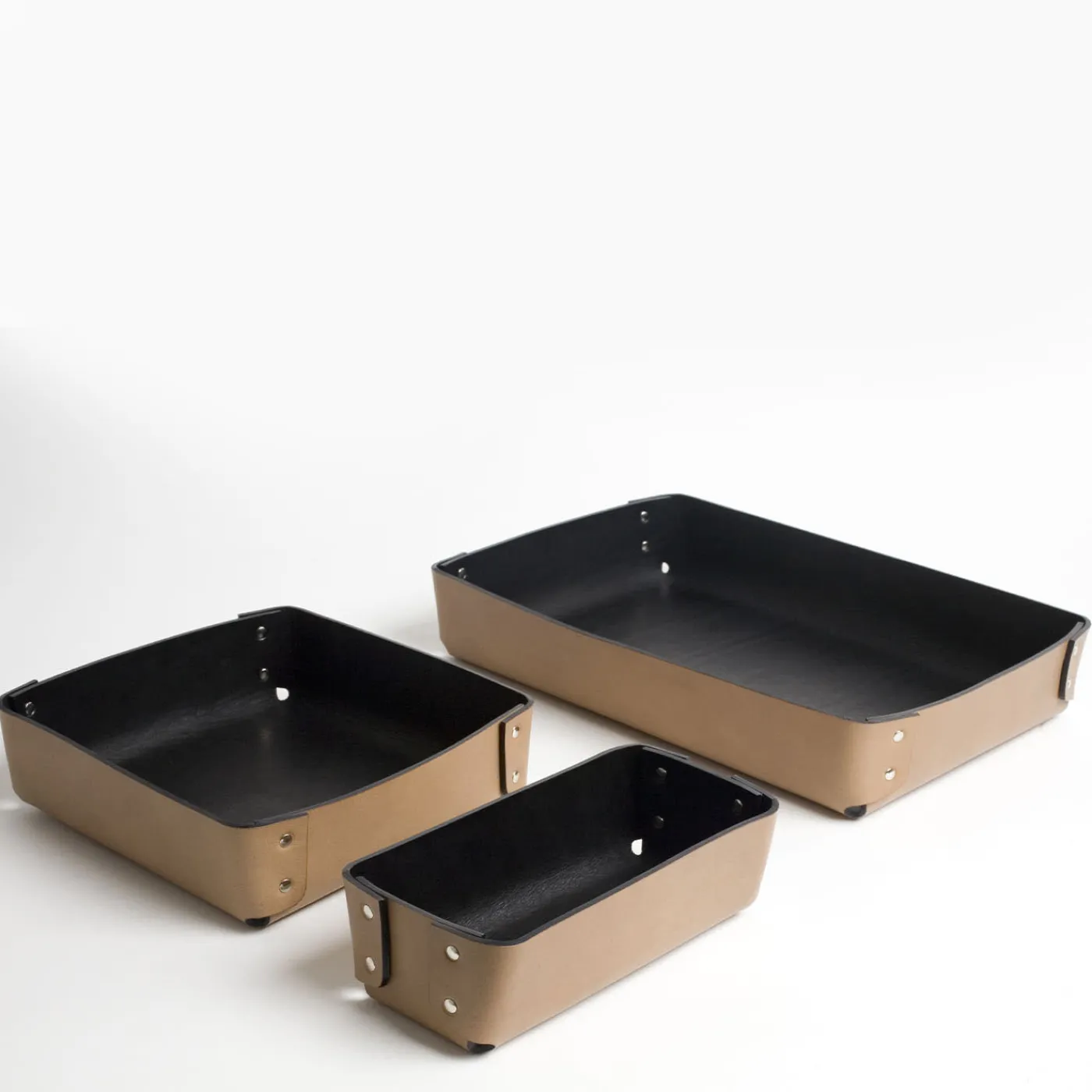 Oscar Maschera Vide Poche Rivets Attilio di Claude Bouchard> Svuotatasche